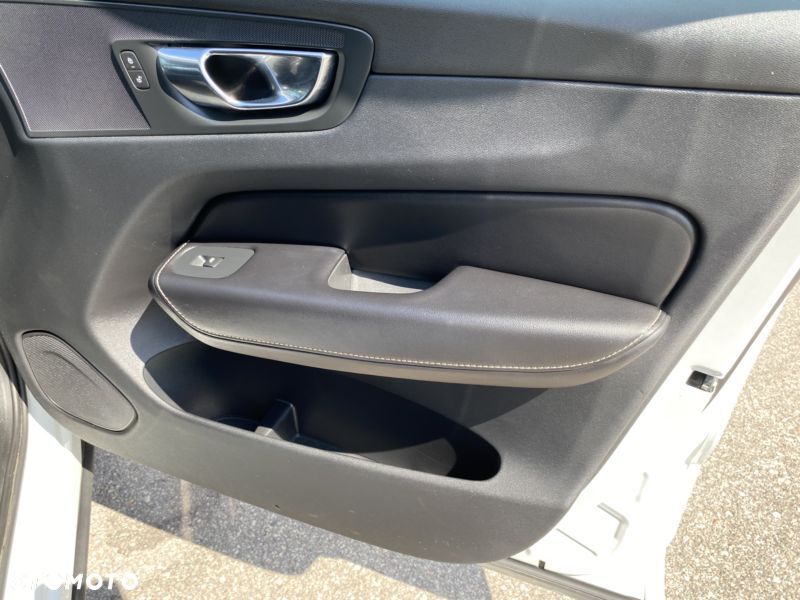 Volvo XC 60 D4 AWD R-Design - 26