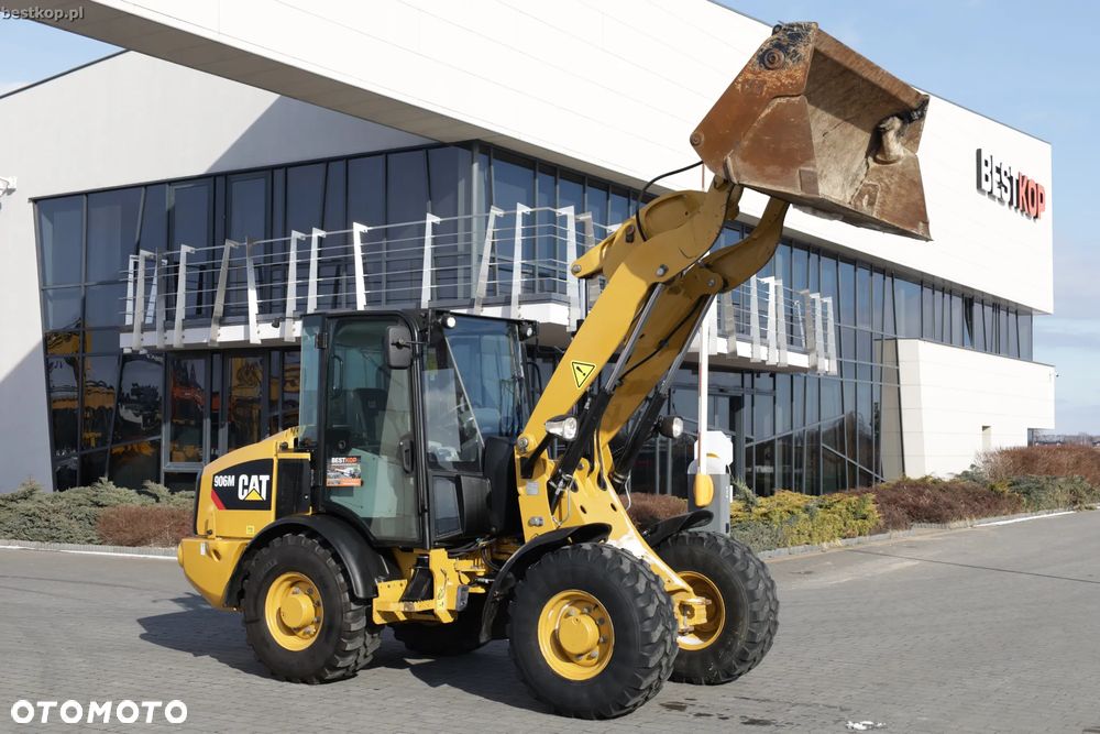 Caterpillar CAT 906M - 21