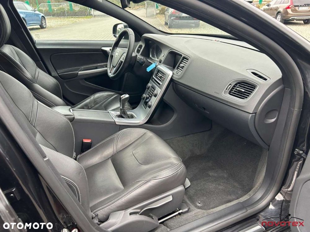 Volvo V60 T3 Momentum - 13