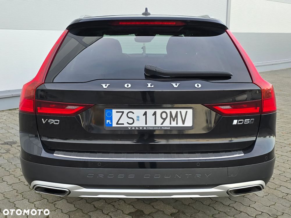 Volvo V90 Cross Country - 36