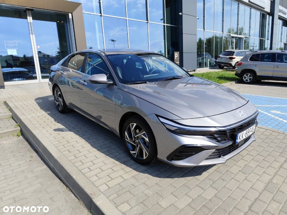 Hyundai Elantra - 4