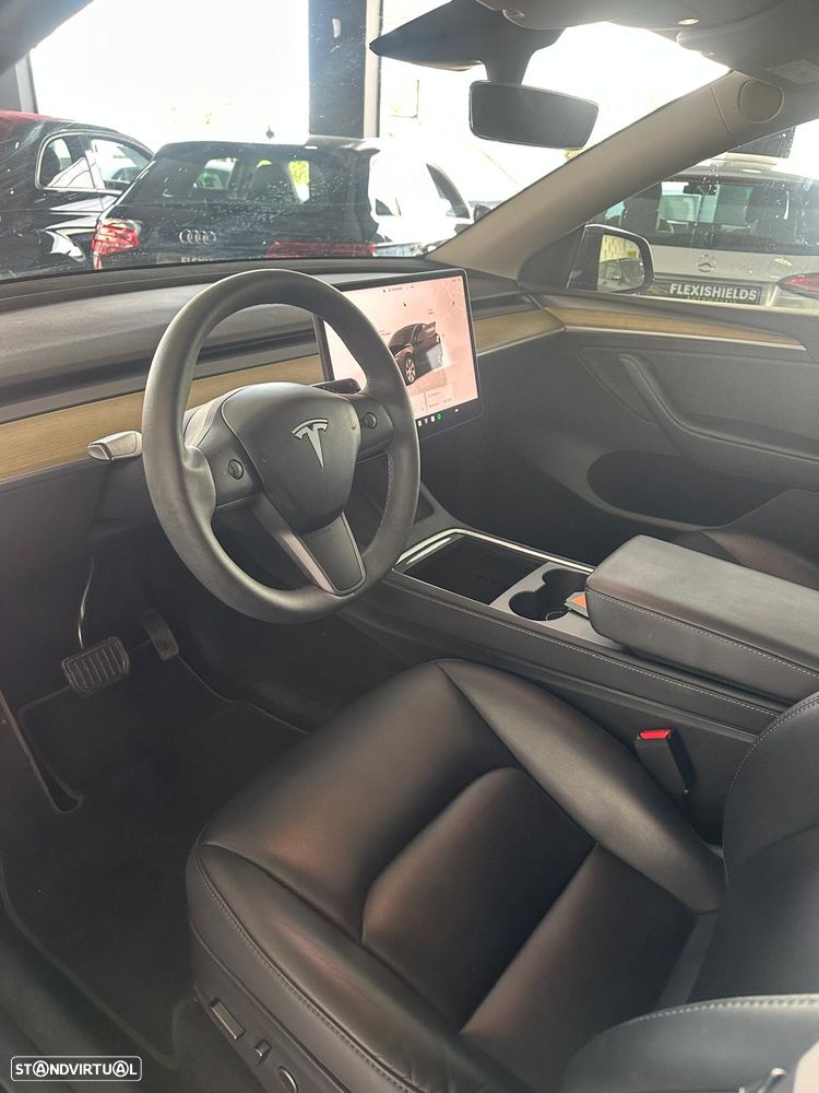 Tesla Model Y Standard RWD - 11