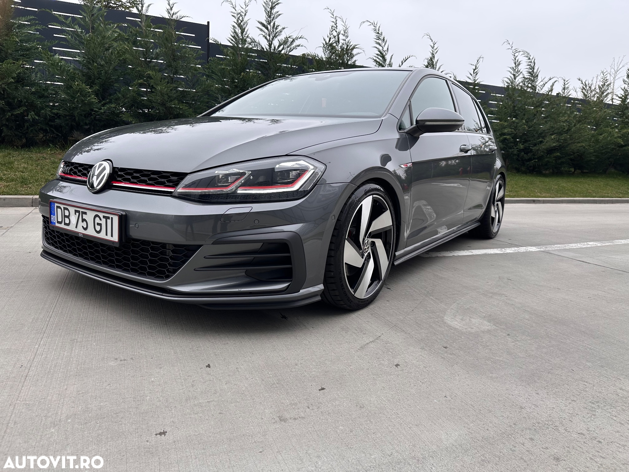 Volkswagen Golf 2.0 TSI GTI - 2