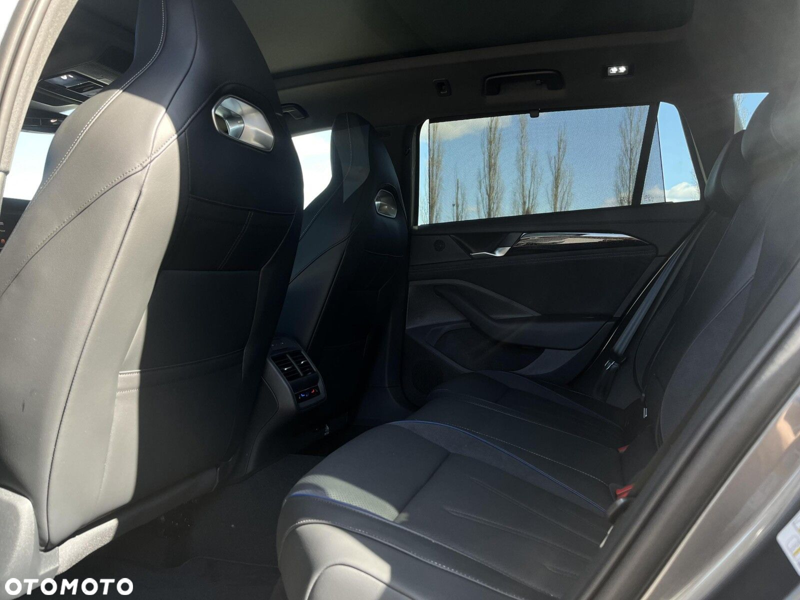 Volkswagen Passat 2.0 TSI 4Mot R-Line Plus DSG - 23