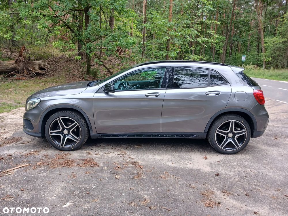 Mercedes-Benz GLA 200 7G-DCT AMG Line - 2