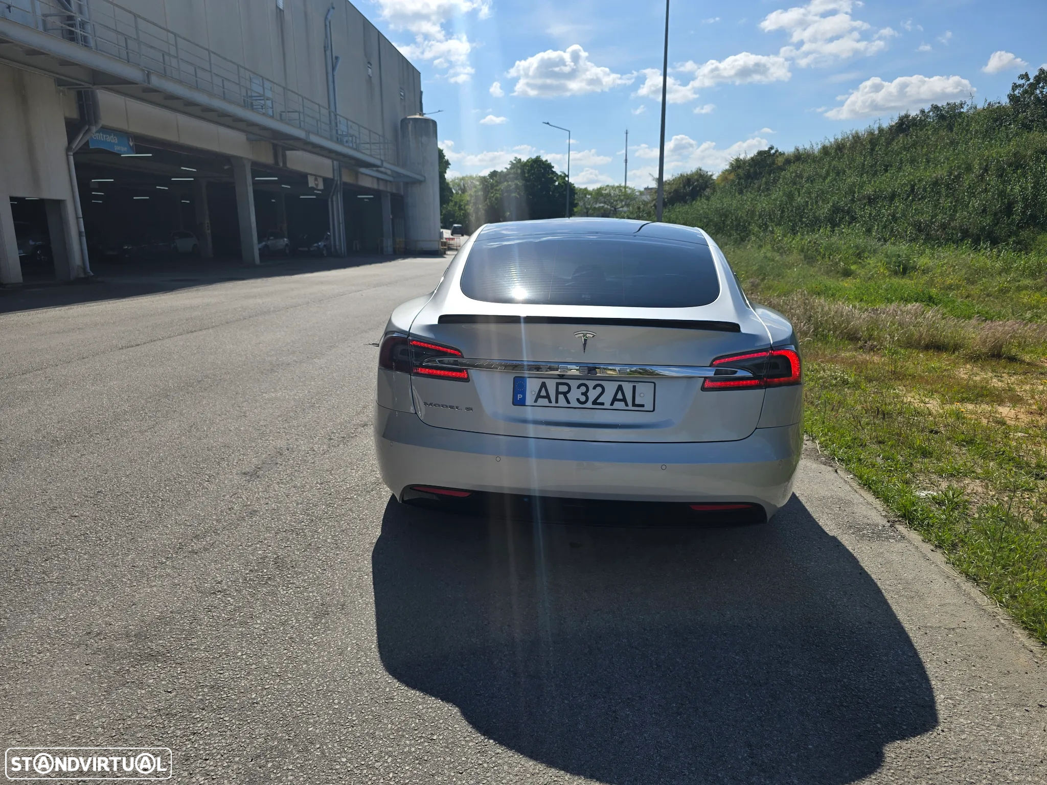 Tesla Model S - 6