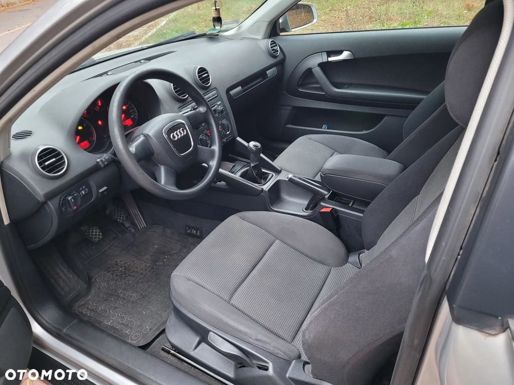Audi A3 3-drzwiowe 1.6 Ambiente - 11