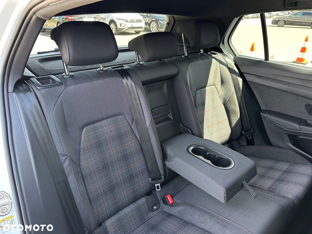 Volkswagen Golf - 16
