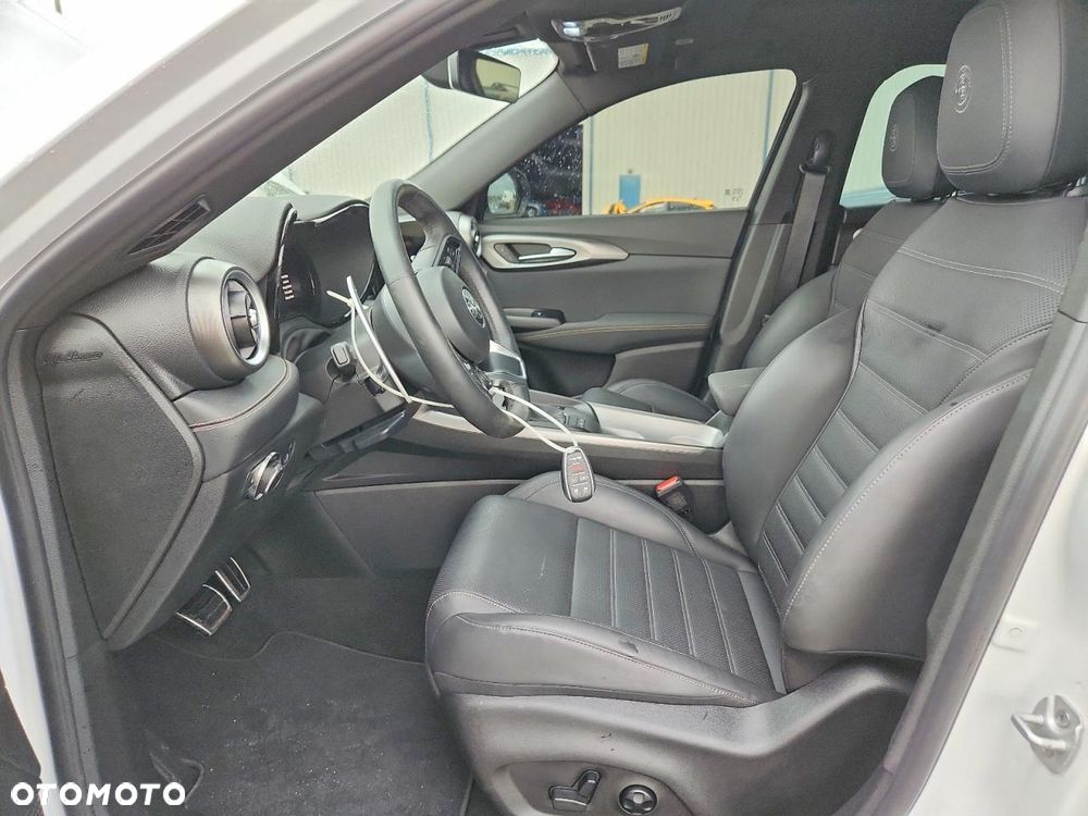 Alfa Romeo Stelvio - 8