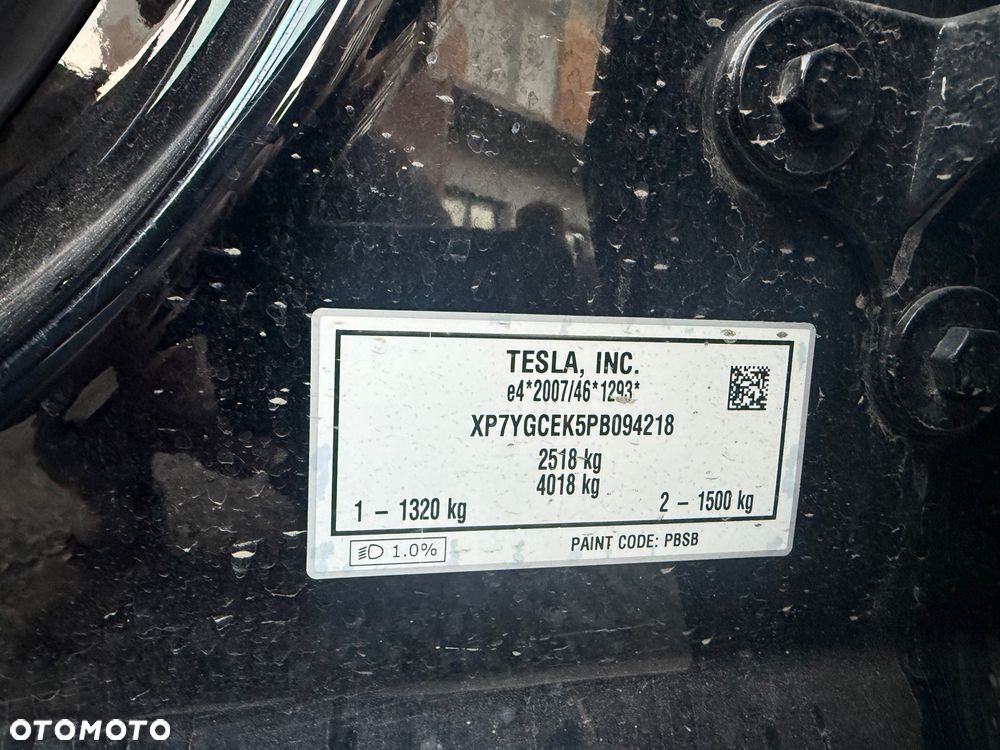 Tesla Model Y Long Range AWD - 9