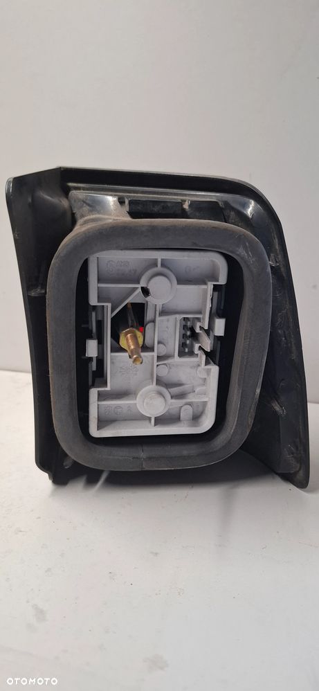 Citroen Xantia kombi lampa tył tylna lewa w błotnik wkład - 4
