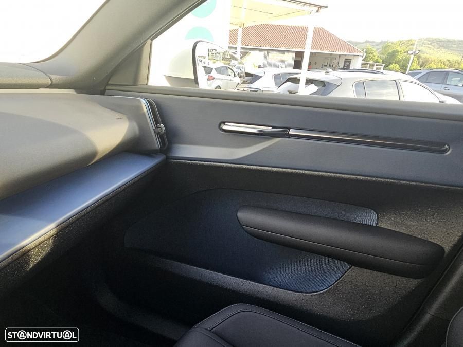 Volvo EX30 Single Motor Extended Range RWD Core - 39