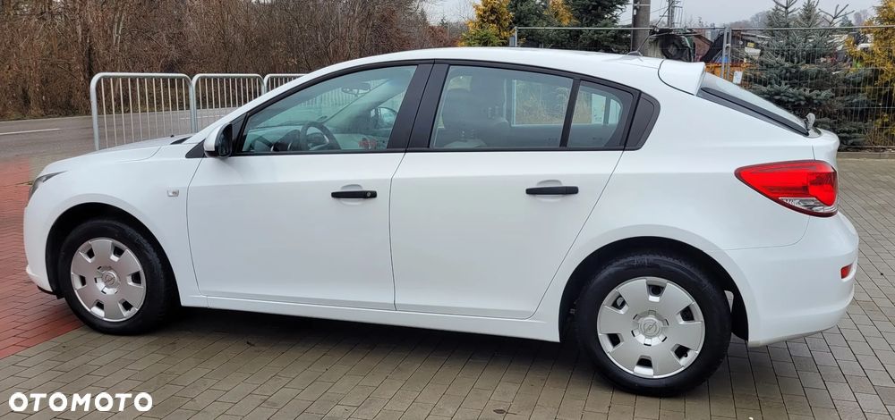 Chevrolet Cruze 1.6 LS - 3