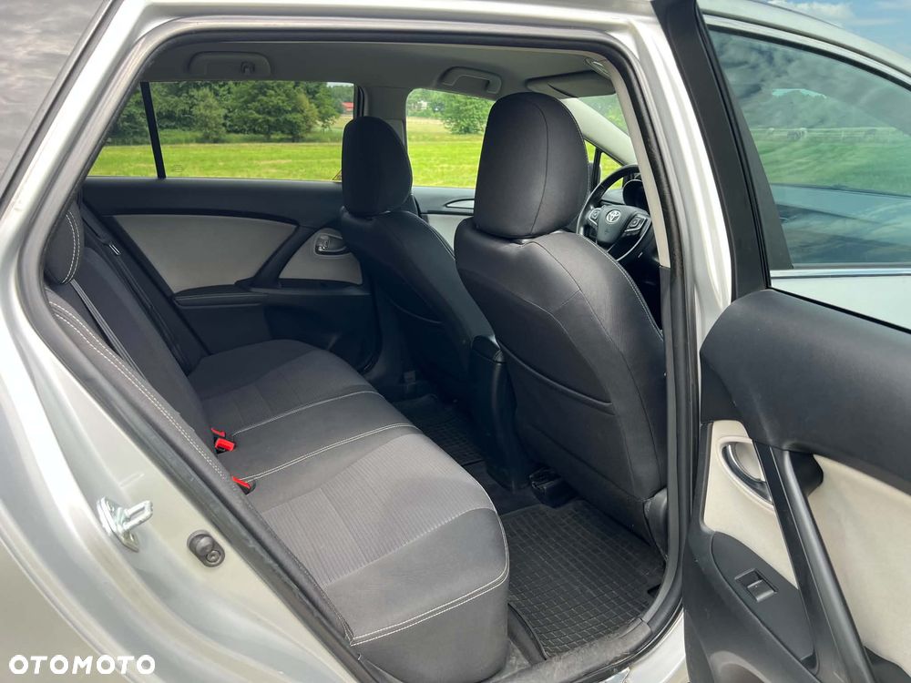 Toyota Avensis 2.0 D-4D Premium - 22