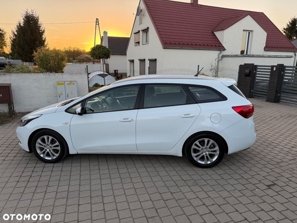 Kia Ceed 1.6 CRDi 136 ISG Edition 7 - 8