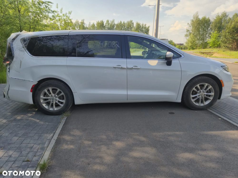 Chrysler Pacifica - 5