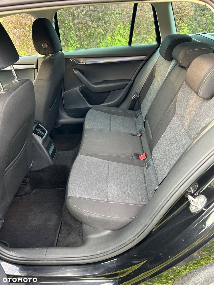 Skoda Octavia Combi 2.0 TDI DSG Soleil - 12