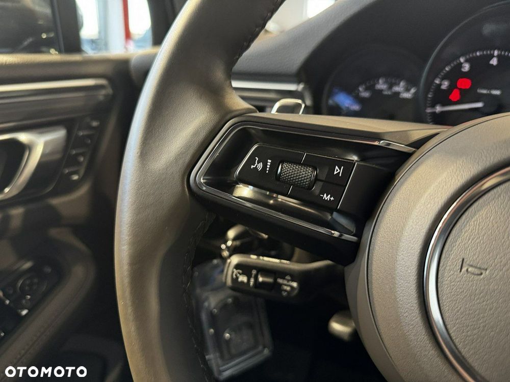 Porsche Macan - 24