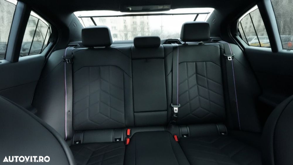 BMW Seria 5 520i AT MHEV - 36