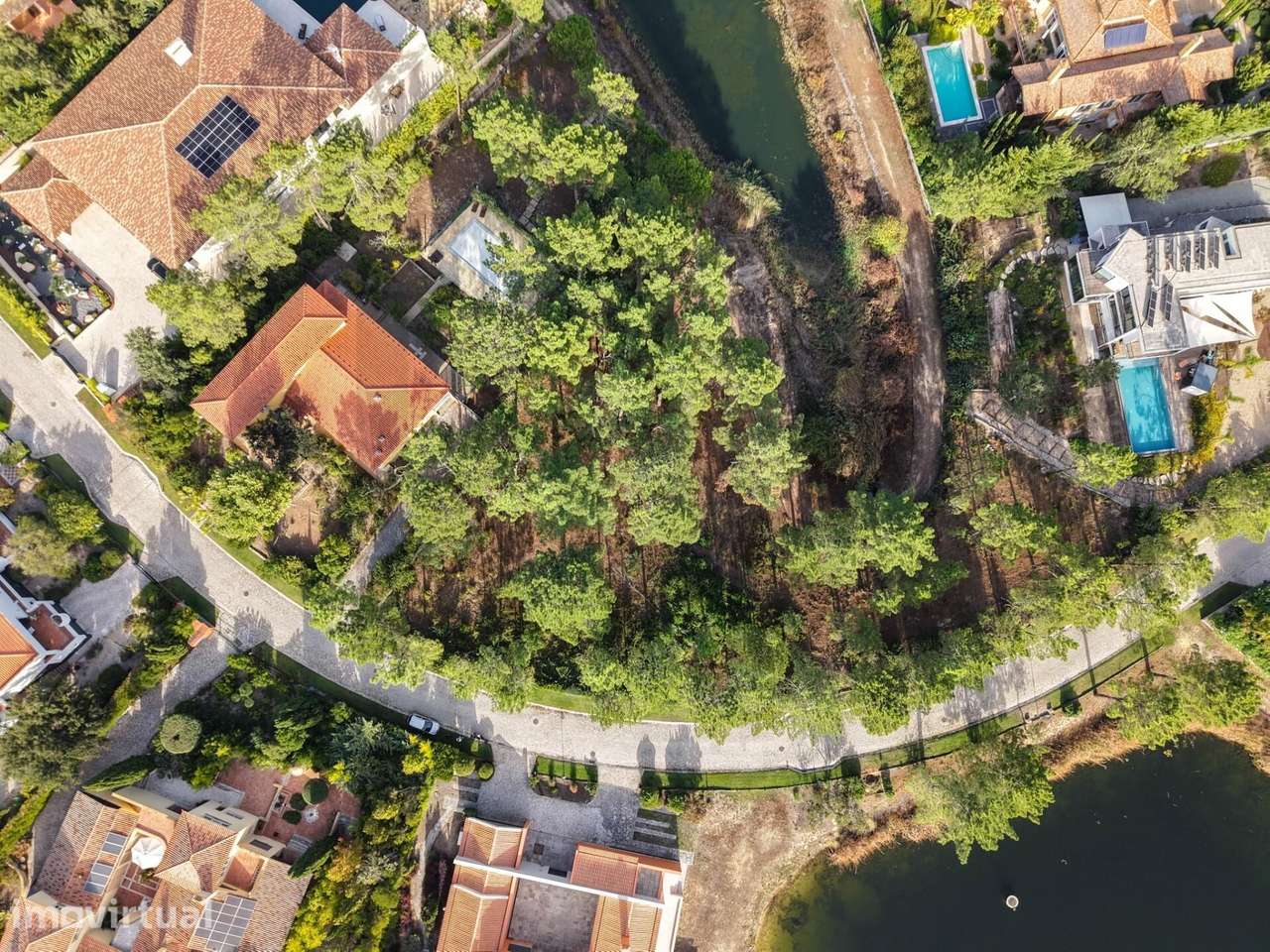 QUINTA DO PERÚ | LOTE 2.120 M² COM PROJETO DE MORADIA T4 JUNTO AO LAGO - Grande imagem: 4/28