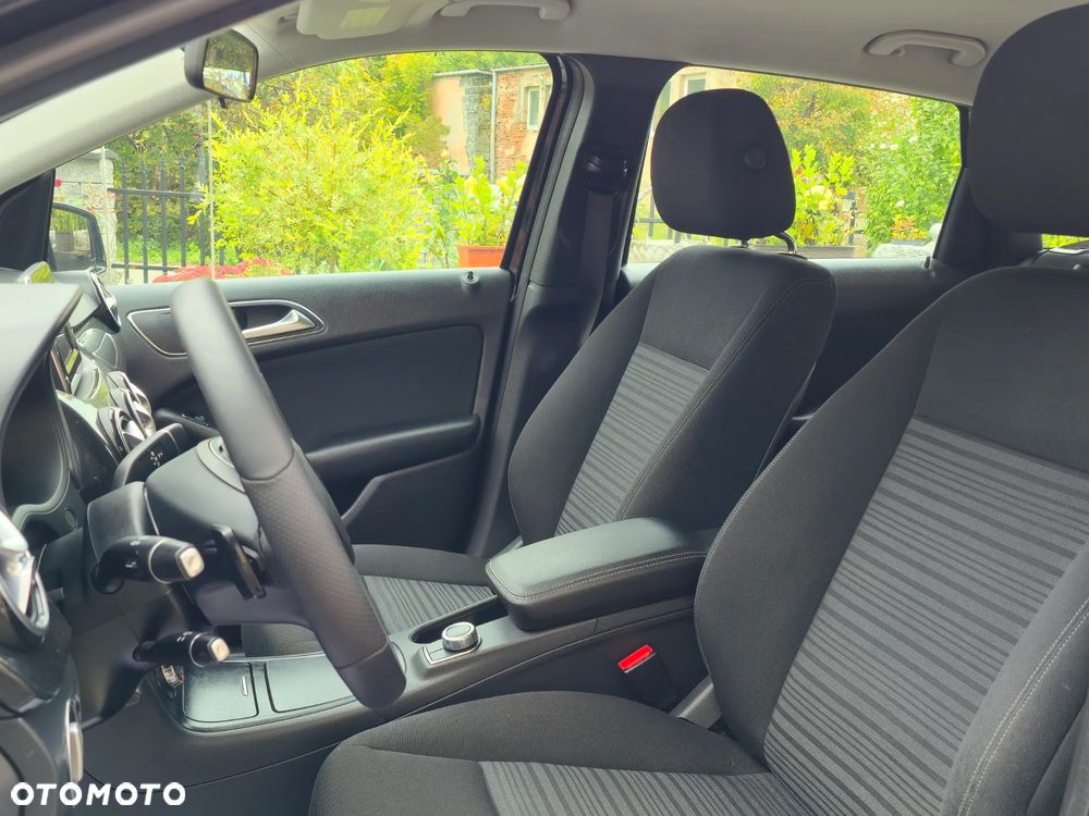 Mercedes-Benz Klasa B 180 CDI (BlueEFFICIENCY) 7G-DCT - 24
