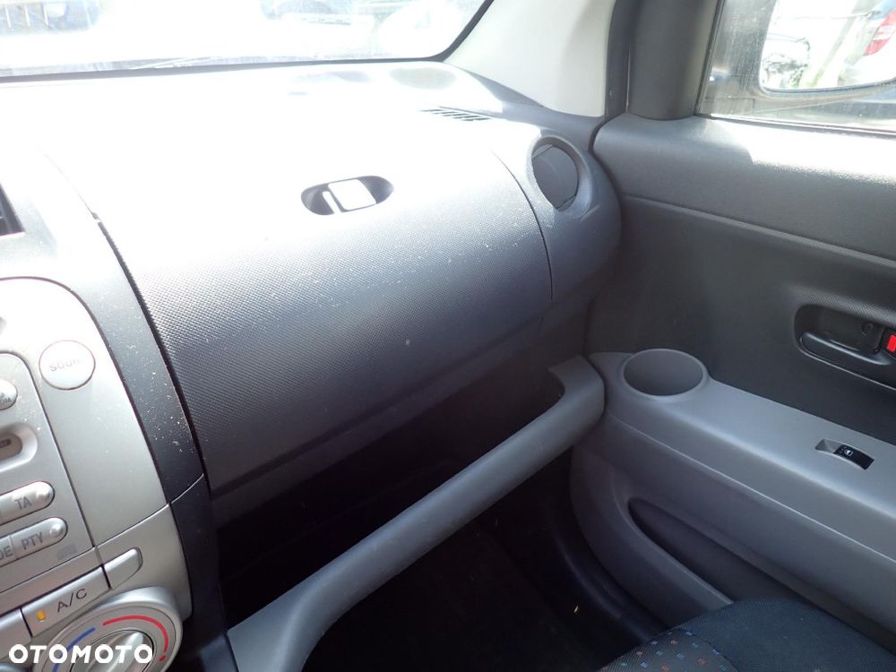 CZĘŚCI - Daihatsu Sirion II M300 1,0 69KM 1KR-FE HB 5D LIFT lakier S28 2008r. INDEX - 10094 - 9
