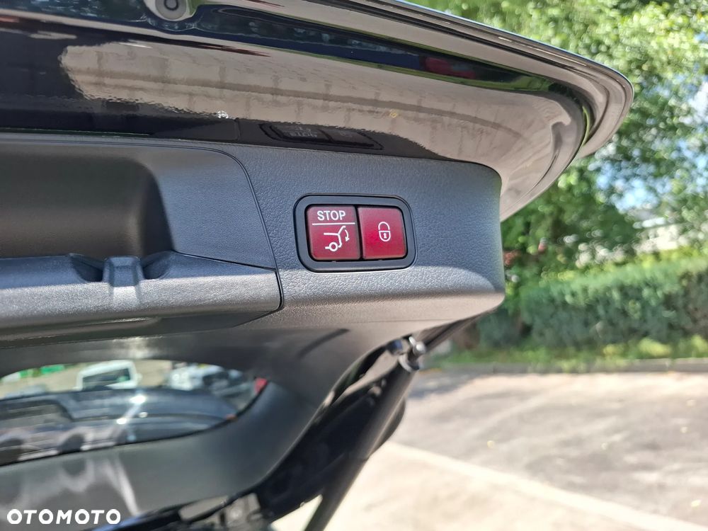 Mercedes-Benz GLB 250 4-Matic AMG Line 8G-DCT - 28