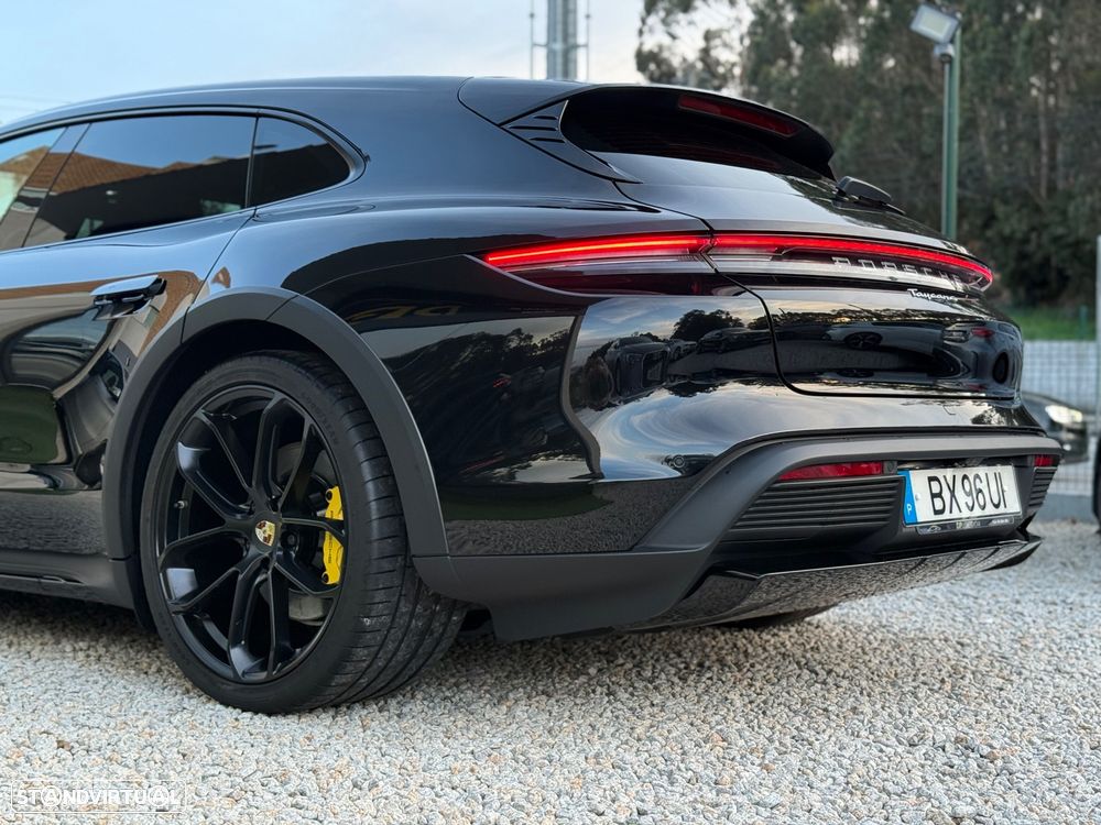 Porsche Taycan Cross Turismo 4 - 13