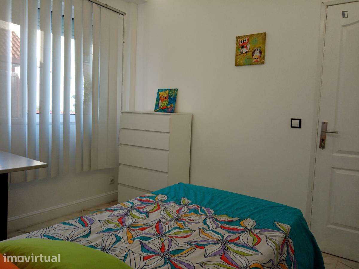 Quarto - localizado em Campolide Lisbon - Grande imagem: 3/13