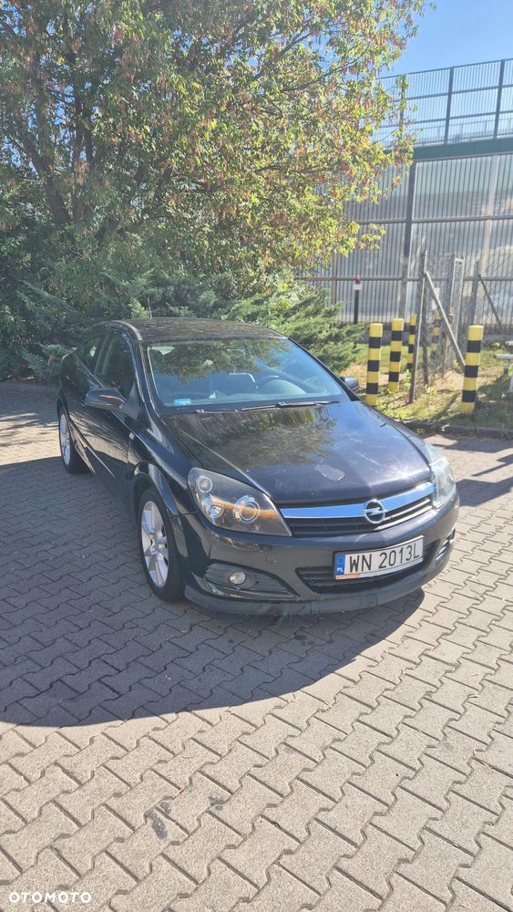 Opel Astra GTC 2.0 Turbo Cosmo - 2