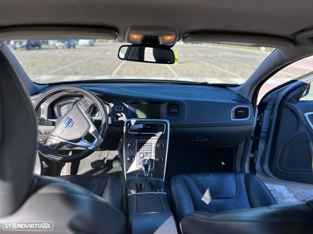 Volvo V60 D6 Plug-In-Hybrid AWD Geartronic Summum - 26