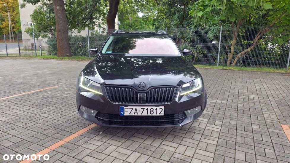 Skoda Superb 2.0 TDI Sportline DSG - 4