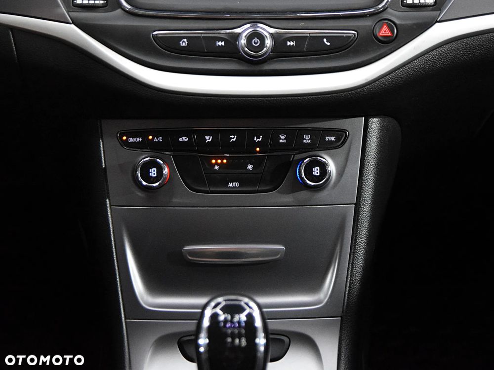 Opel Astra 1.4 T Enjoy - 26