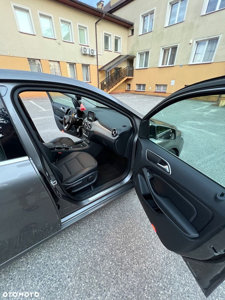 Mercedes-Benz Klasa B 180 7G-DCT Urban - 17