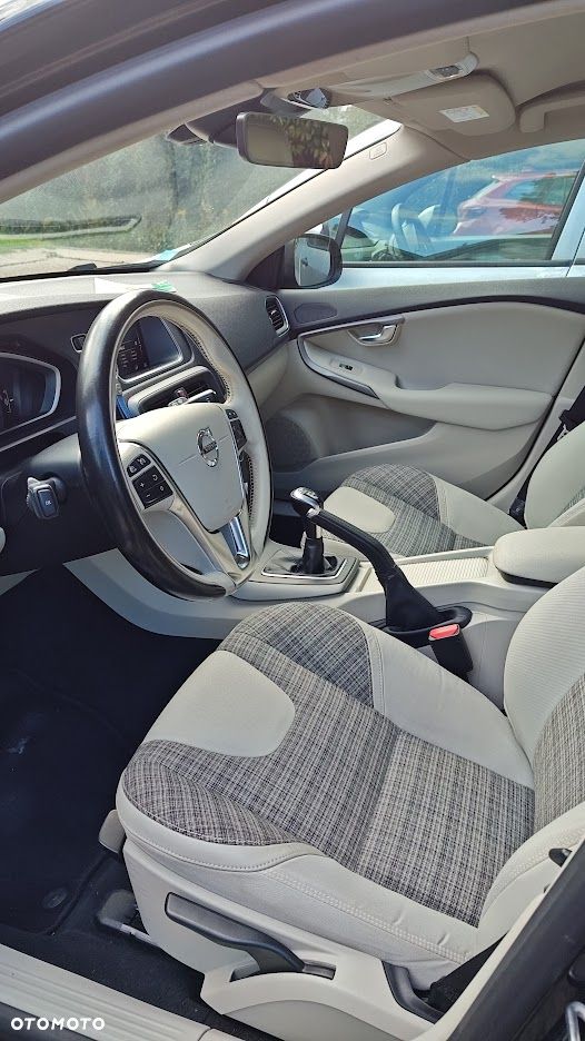 Volvo V40 D2 Drive-E Momentum - 26