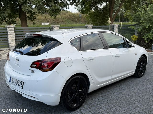 Opel Astra 1.6 T Cosmo - 4