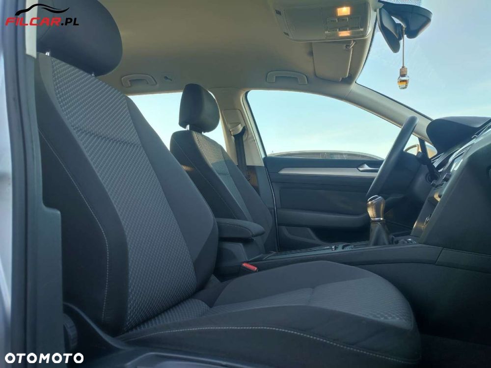 Volkswagen Passat - 19