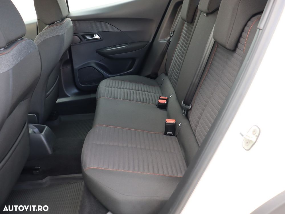 Peugeot 2008 1.2 L PureTech STT Active - 11