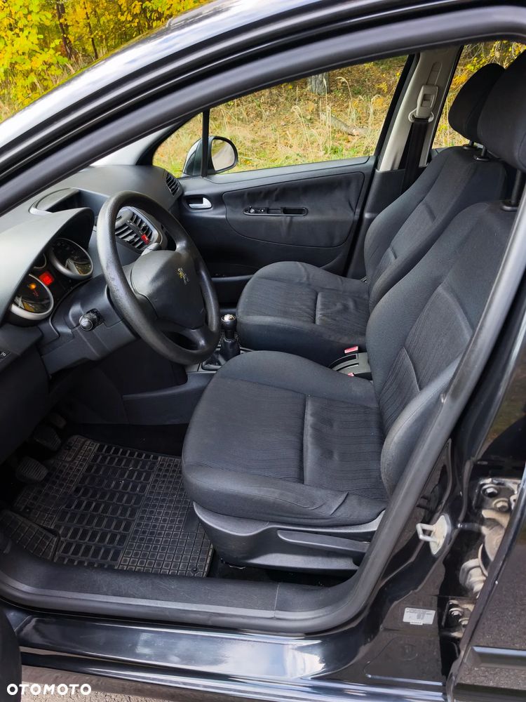 Peugeot 207 - 11