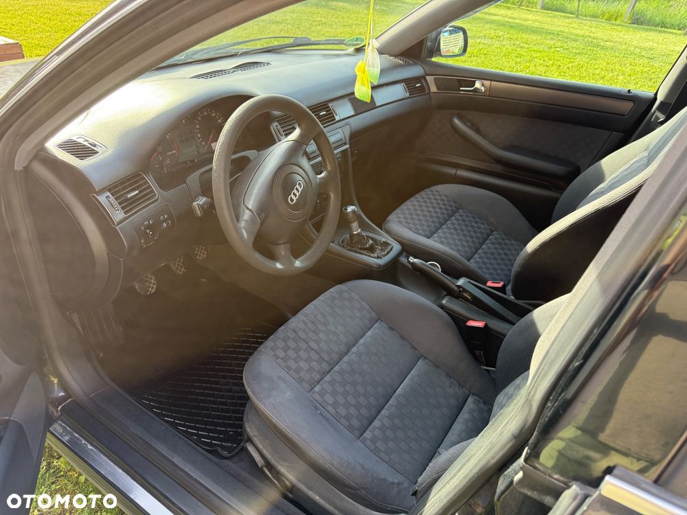 Audi A6 Avant 2.4 - 7