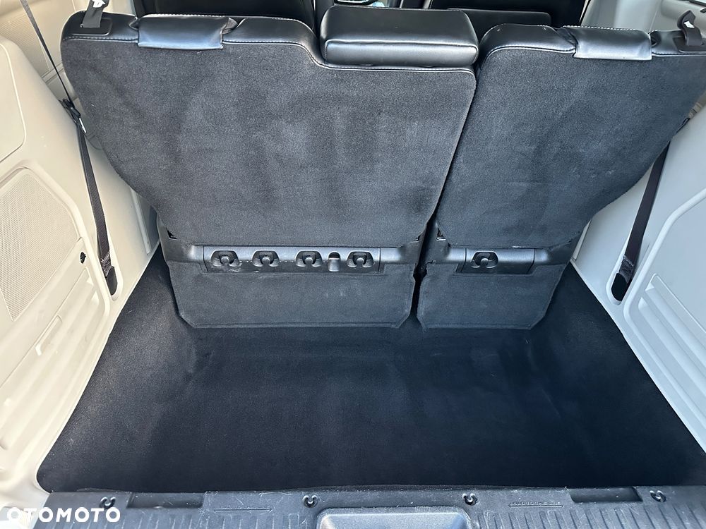 Chrysler Town & Country 3.6 Limited - 18