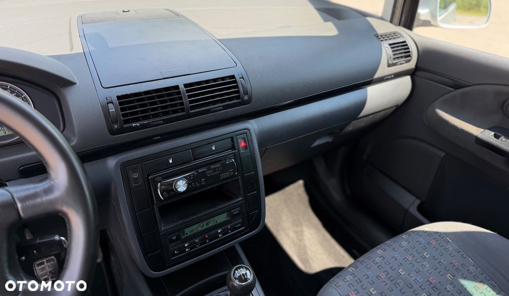 Volkswagen Sharan 1.9 TDI Comfortline - 21