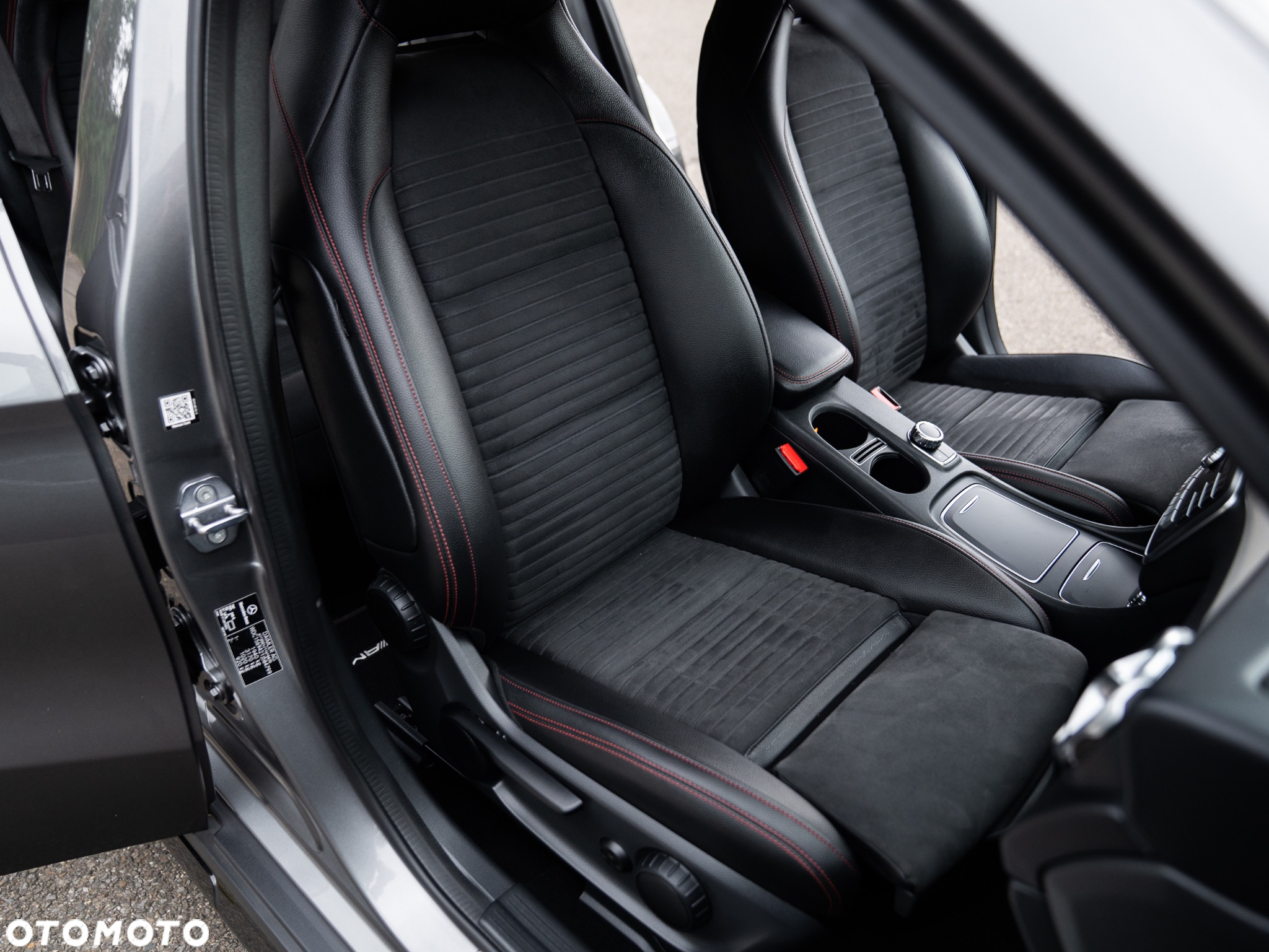 Mercedes-Benz GLA 180 7G-DCT AMG Line - 26
