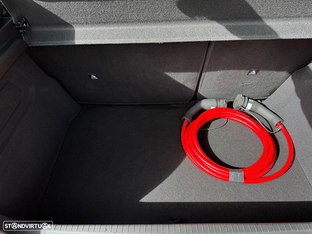 Peugeot e-208 Allure - 30