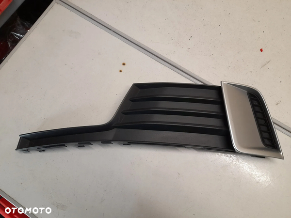 AUDI A3 Kratka zderzaka lewa przód  8V3807681AG