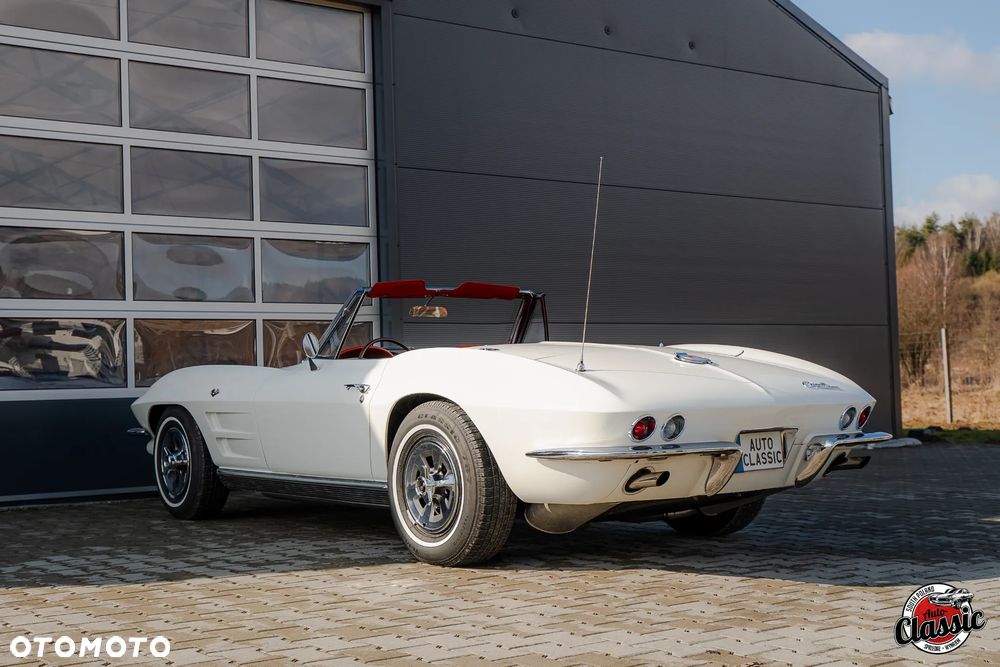 Chevrolet Corvette - 14