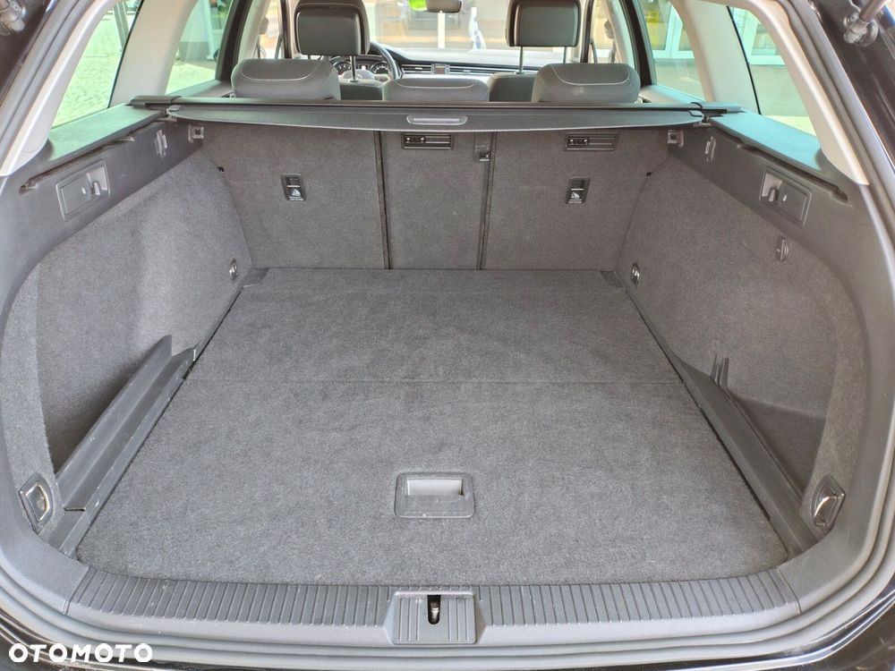Volkswagen Passat - 10