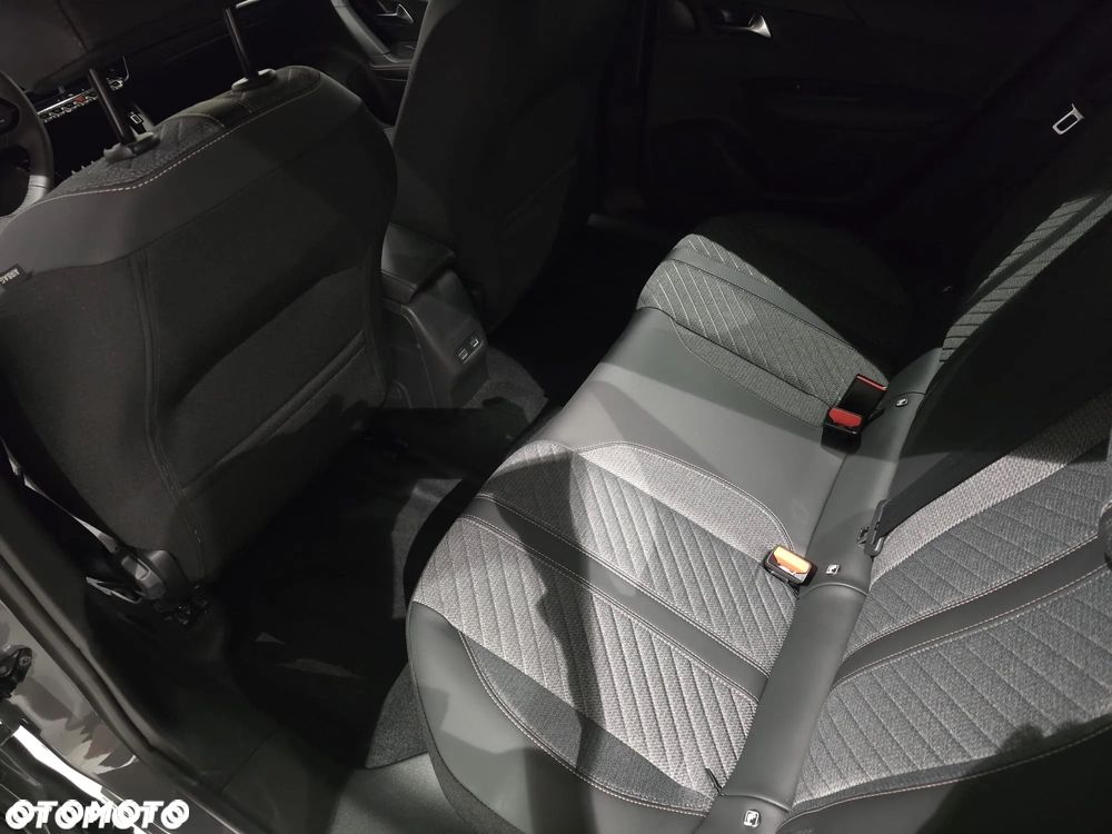 Peugeot 2008 PureTech mHEV Allure e-DCS6 - 14