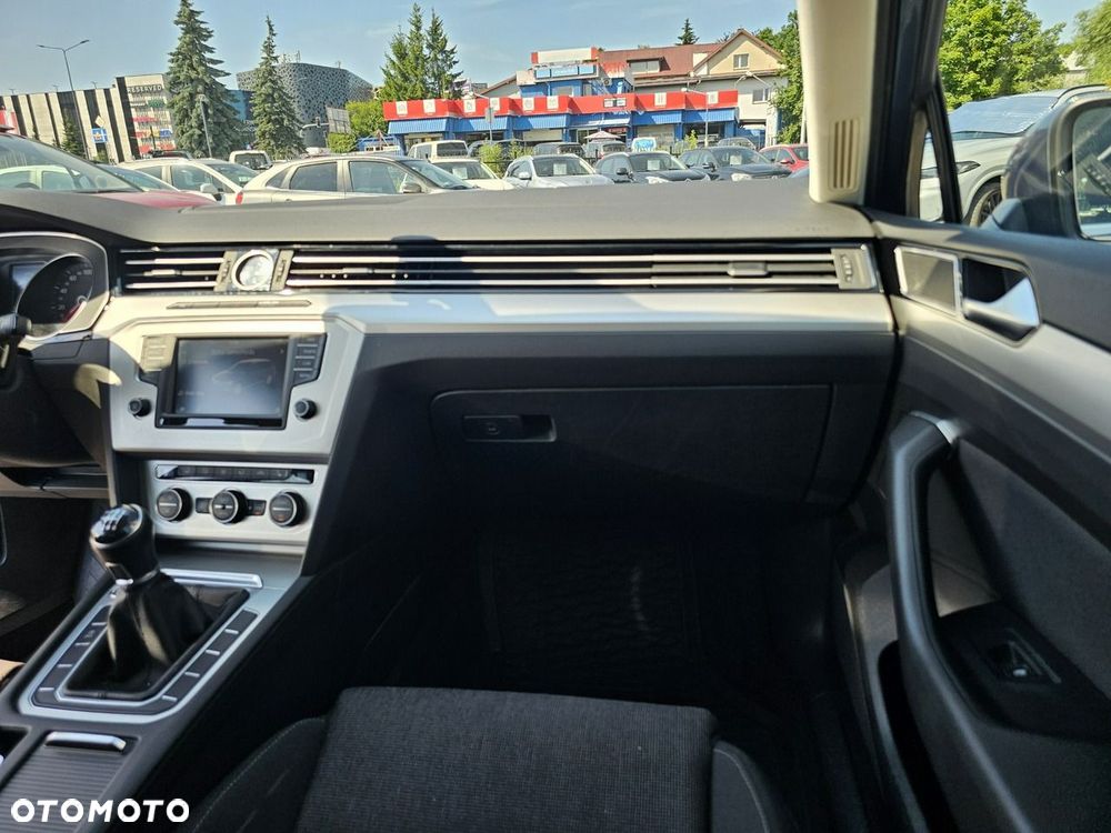 Volkswagen Passat - 25