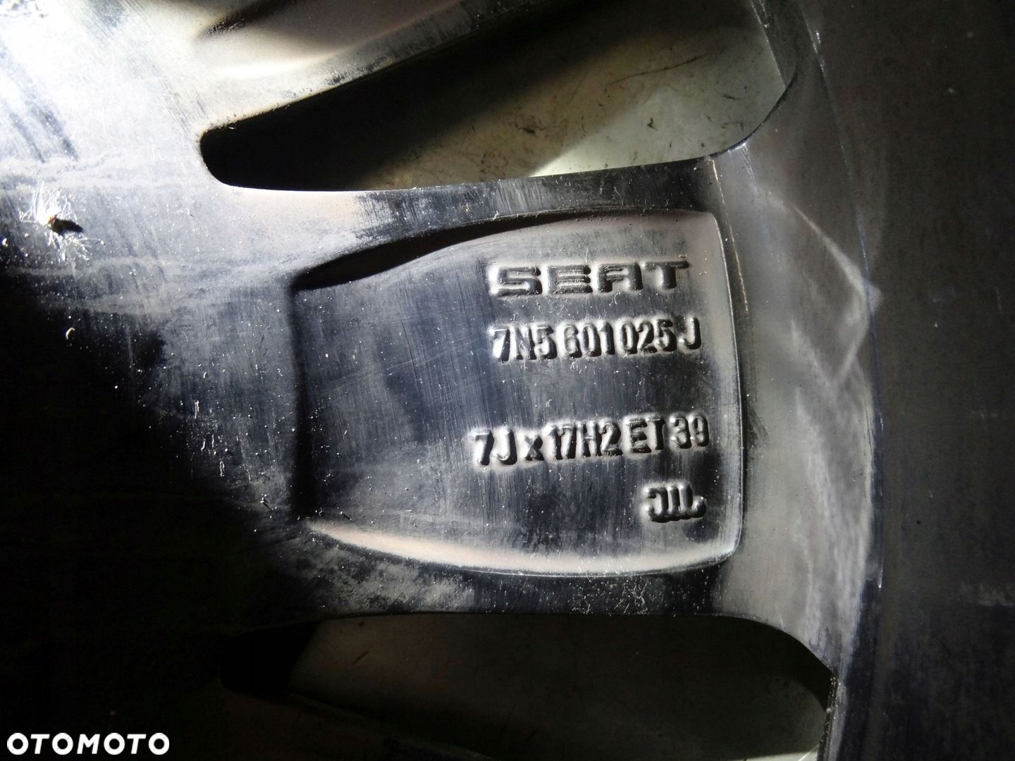 SEAT FELGA ALUMINIOWA ALUS ET39 7.0Jx17H2 7N5601025J ROZSTAW ŚRUB 5x112 - 9